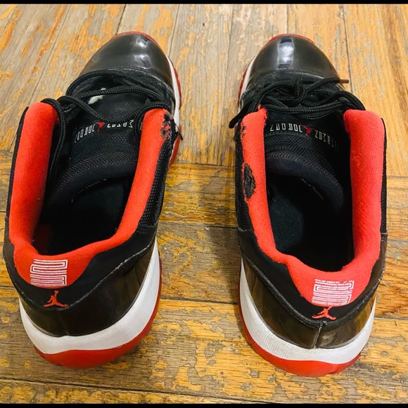 Air Jordan black and red sneakers - Picture 2 of 2